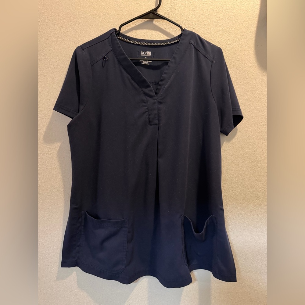KOI Next Gen Onboard Women's 2-Pocket Maternity Scrub Top